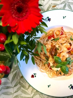 Spaghetti mit Garnelen und Tomaten